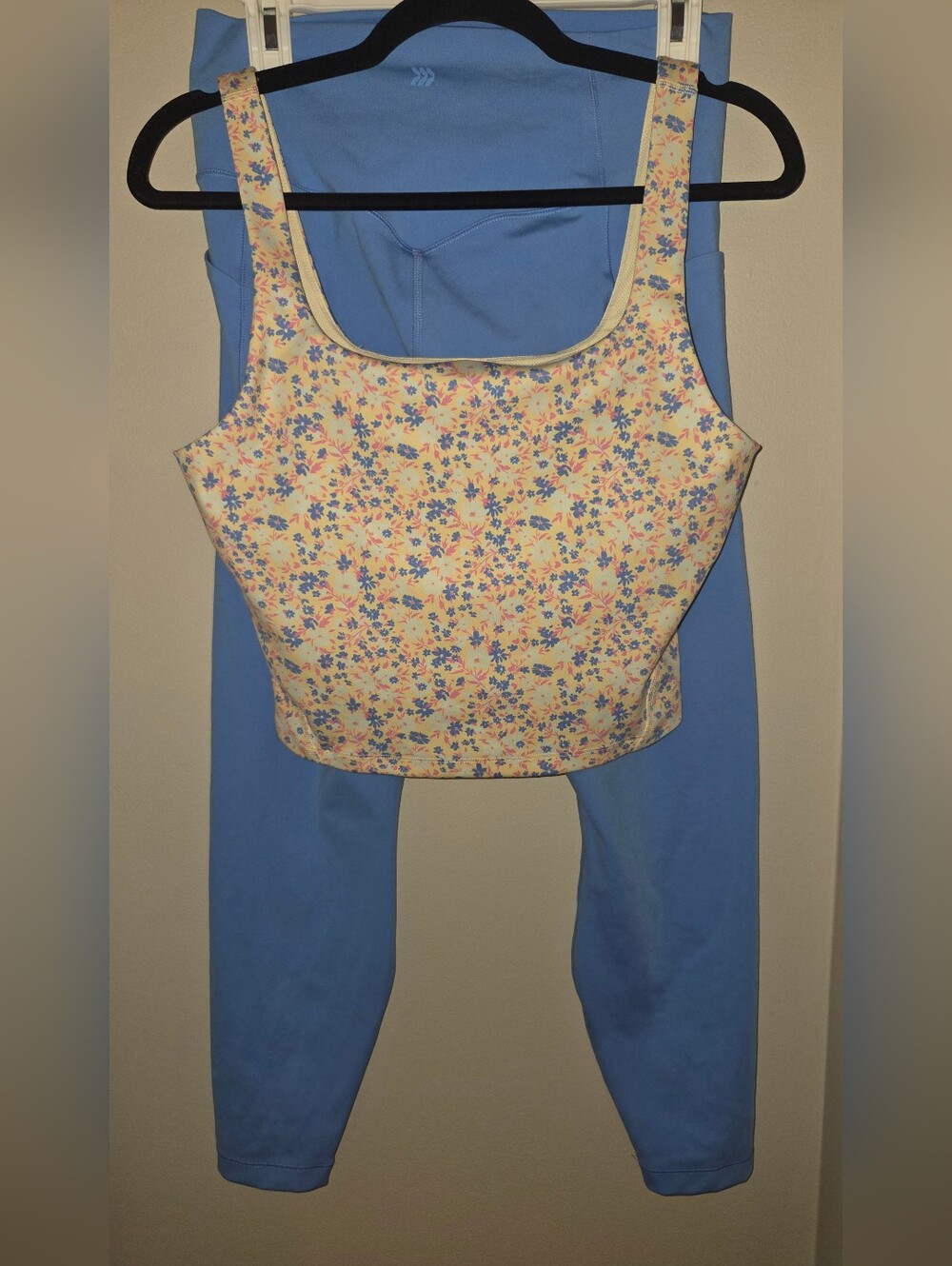 all in motion Cream Floral Square Neck Tank Top, High Waisted Leggings Set
